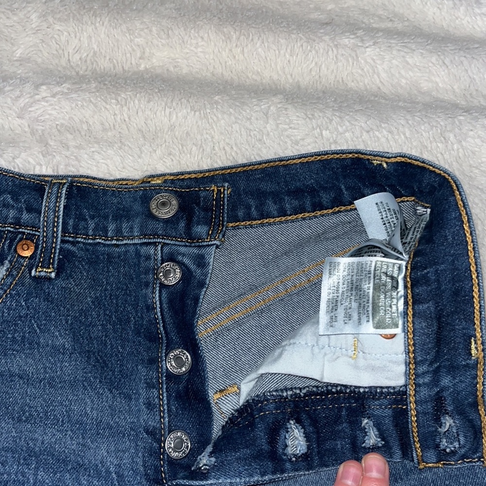Levi’s Ribcage Shorts - Picture 3 of 5